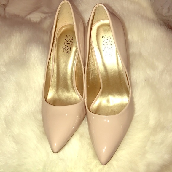 nude pump shoes